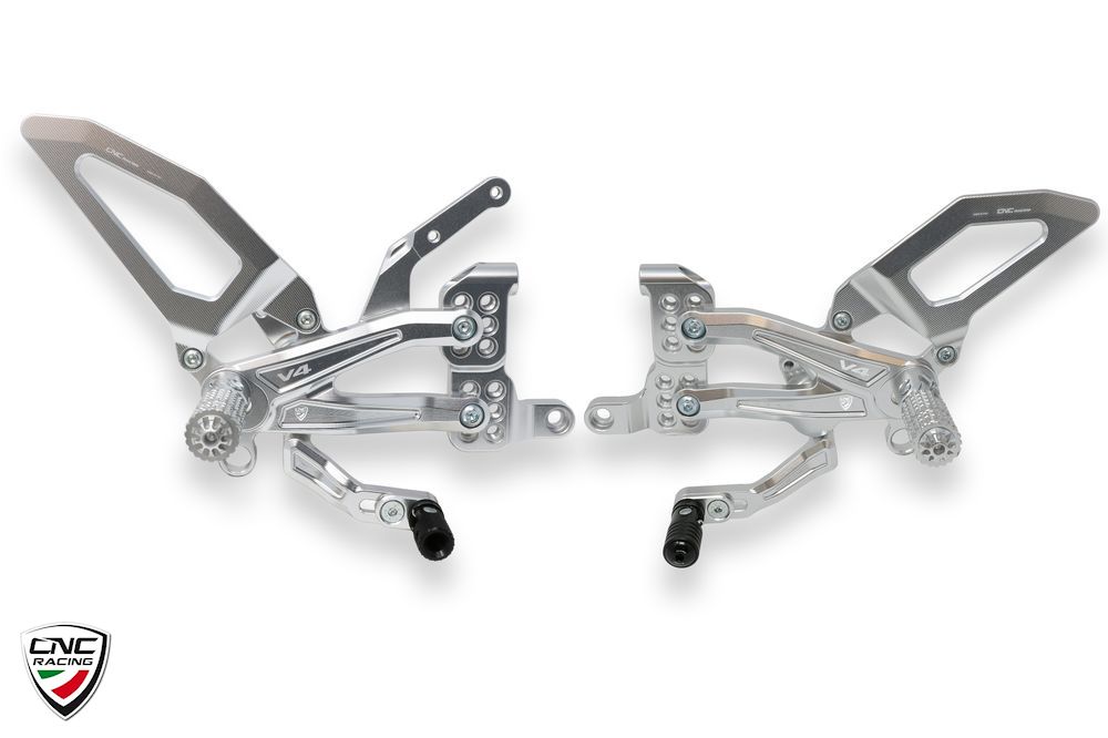 CNC RACING ADJUSTABLE REARSETS PLATA PARA DUCATI STREETFIGHTER V4