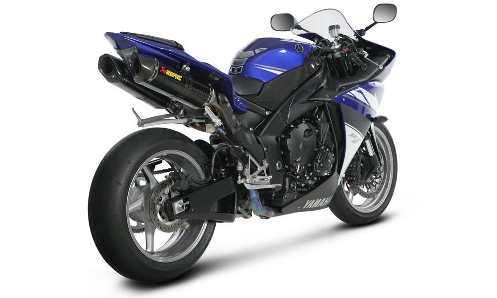 AKRAPOVIC SYSTÈME DÉCHAPPEMENT COMPLÈTEEVOLUTION EVO LINE TITANIUM, ENVELOPPE/FLASQUE EN CARBONE. KIT MODEL WITH OVERSIZE RADIATOR. NON HOMOLOGUÉ POUR YAMAHA YZF-R11